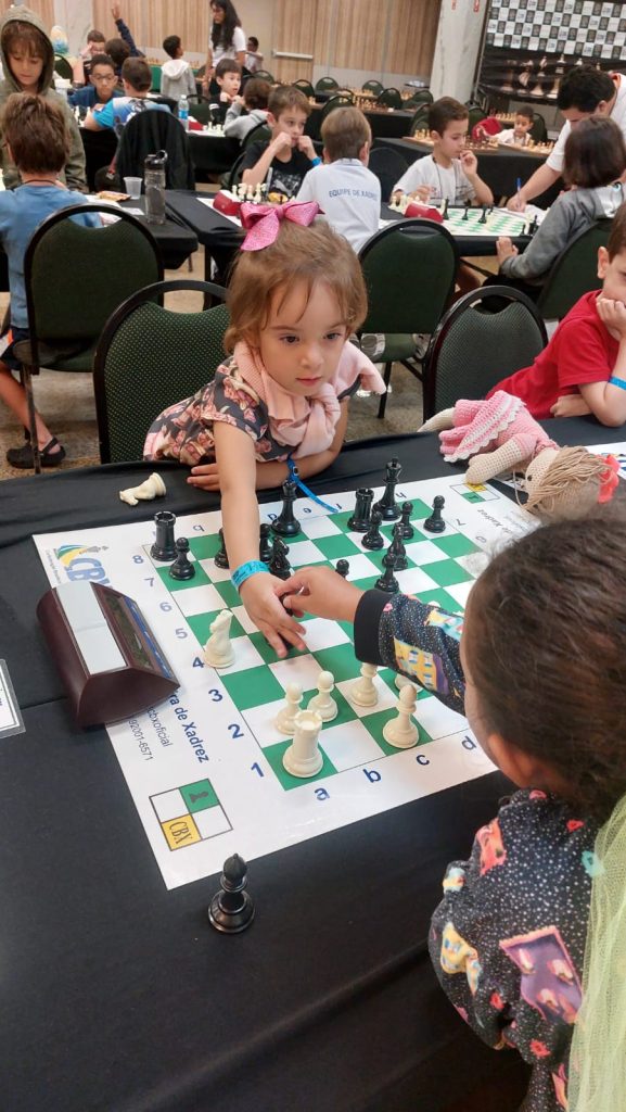 Osasquense conquista título de mestre nacional feminino de xadrez : Jornal  Digital da Região Oeste